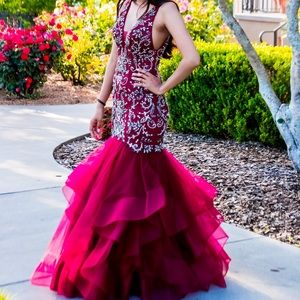 Limited edition Sherri hill burgundy prom dress
